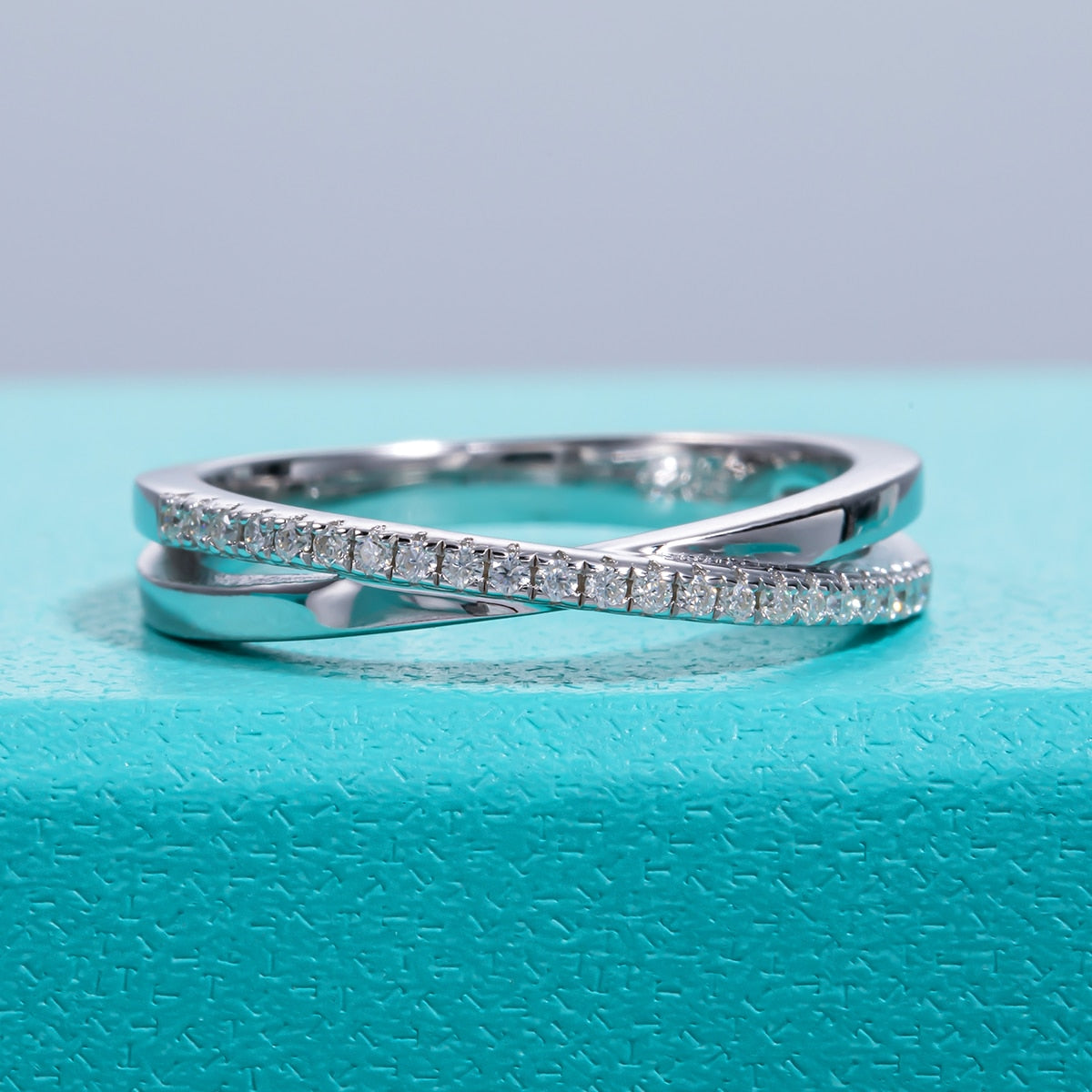 Meia Aliança Cruz Moissanite