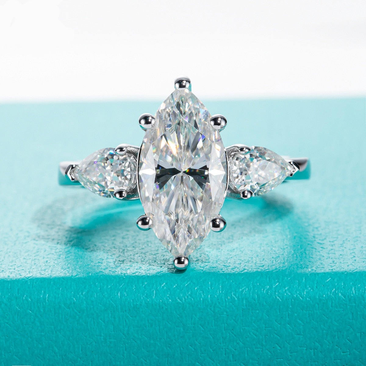 Anel Trilogy Navete Moissanite